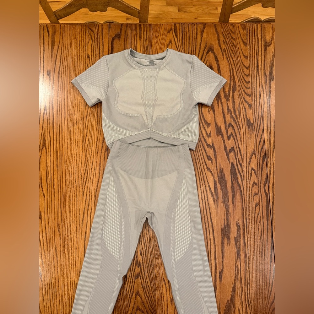 The Giving Movement “Sustainable” matching workout set SIZE